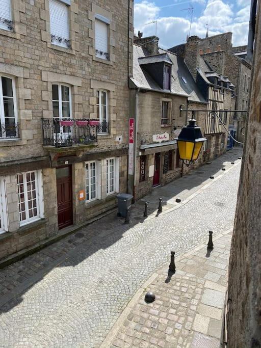Appartement En Plein Coeur Historique De Dinan Eksteriør bilde