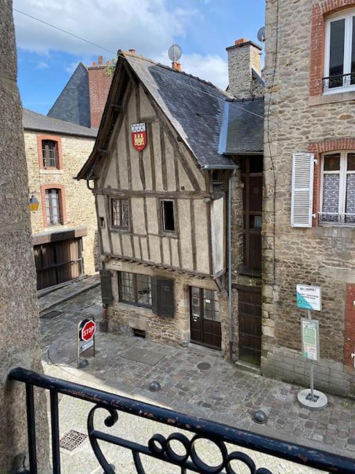 Appartement En Plein Coeur Historique De Dinan Eksteriør bilde