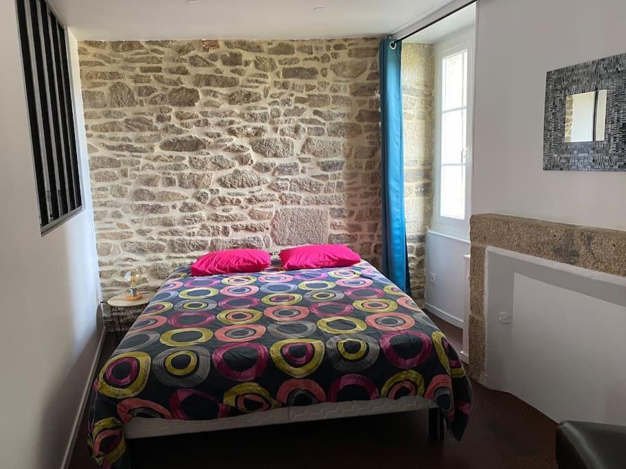 Appartement En Plein Coeur Historique De Dinan Eksteriør bilde